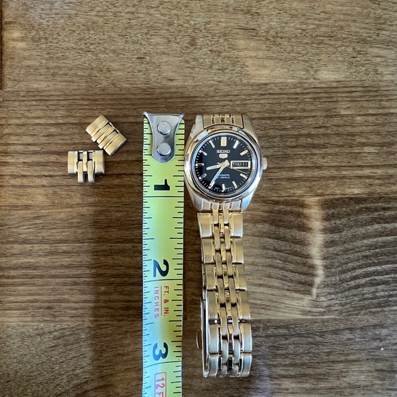 Seiko Gold and Black Women's Watch - Picture 10 of 10